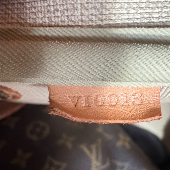 Louis Vuitton Vintage Brown Monogram Bag would make an amazing gym bag! - Picture 10 of 10
